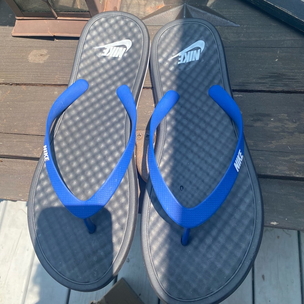 EUC Like New-Nike Mens Flip Flops Size 13